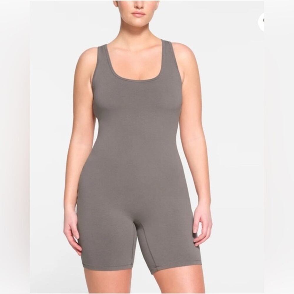 SKIMS Sculpting Seamless Bodysuit Shorts Gray Shapewear Lounge Size M